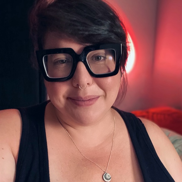 Meet your Posher, Amy - Picture 2 of 2